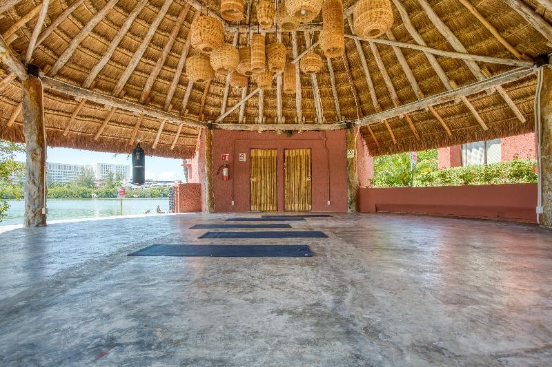 Selina Cancun Laguna Zona Hotelera エクステリア 写真